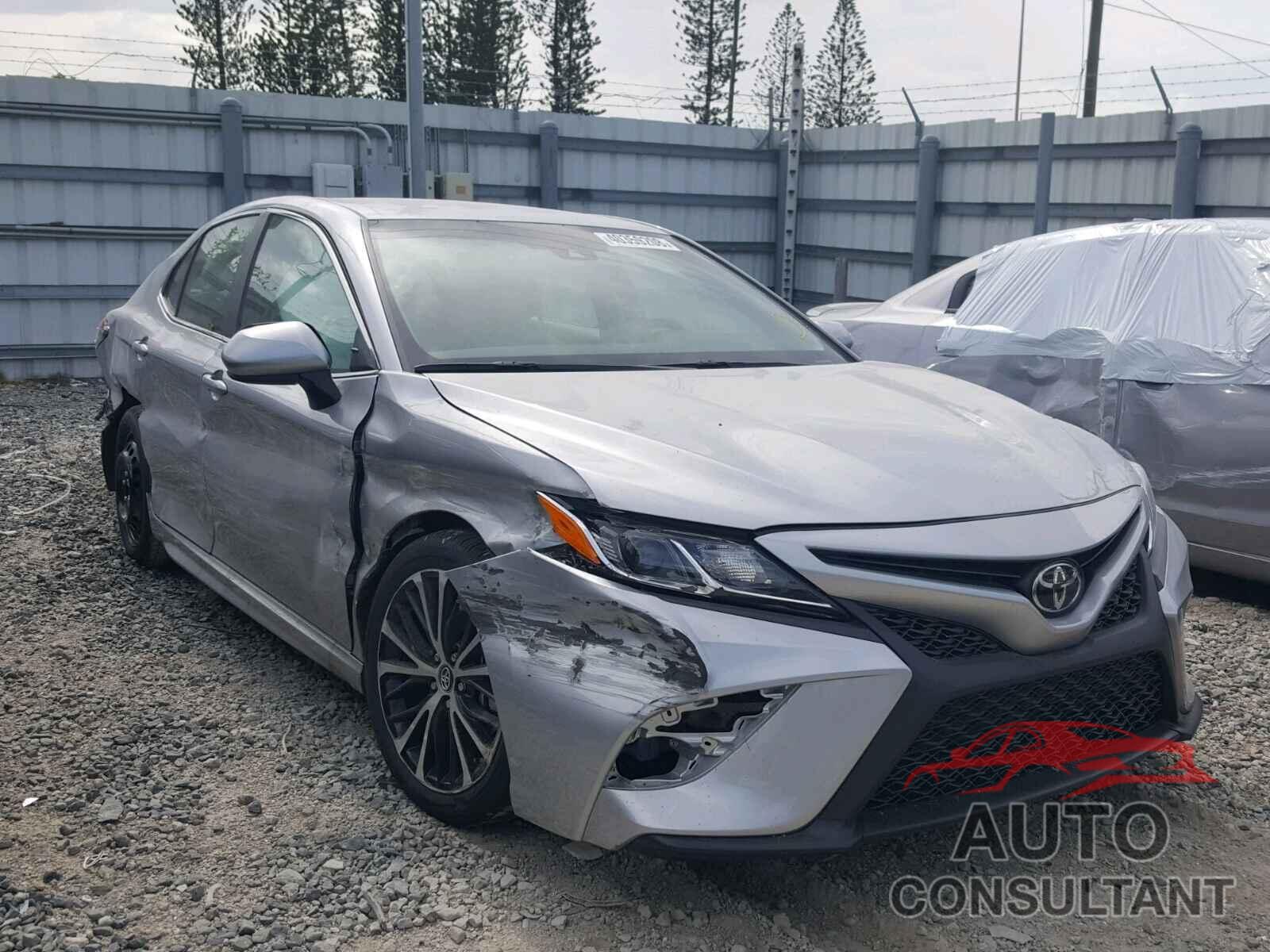 TOYOTA CAMRY 2018 - 4T1B11HK5JU604411