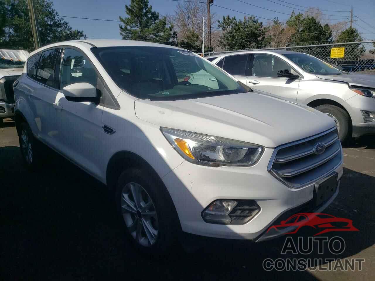 FORD ESCAPE 2017 - 1FMCU0GD7HUC04157