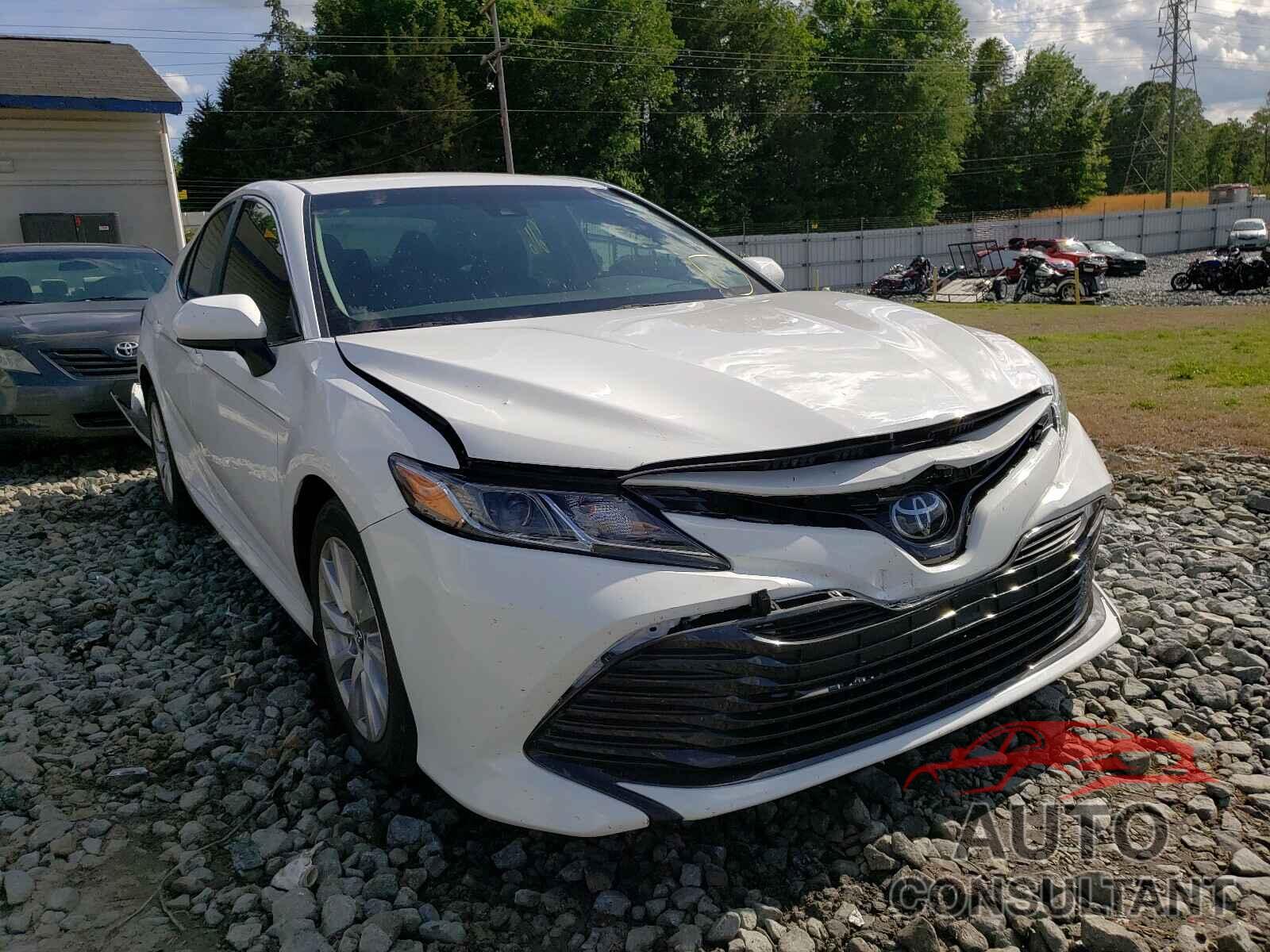 TOYOTA CAMRY 2018 - 4T1B11HK7JU139856