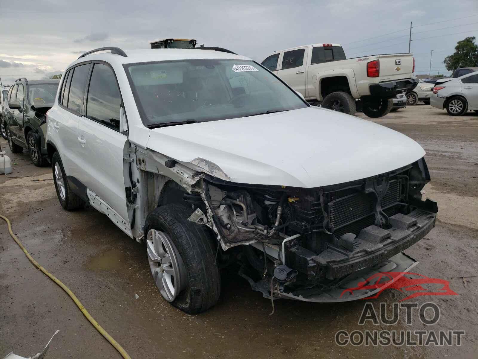 VOLKSWAGEN TIGUAN 2016 - WVGAV7AX3GW501056