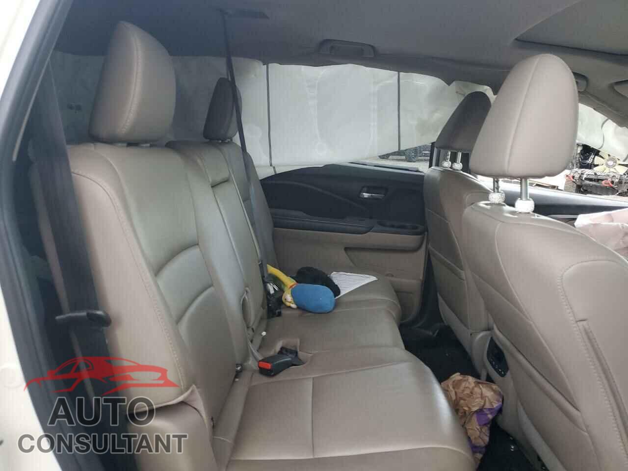 HONDA PILOT 2016 - 5FNYF5H5XGB016183