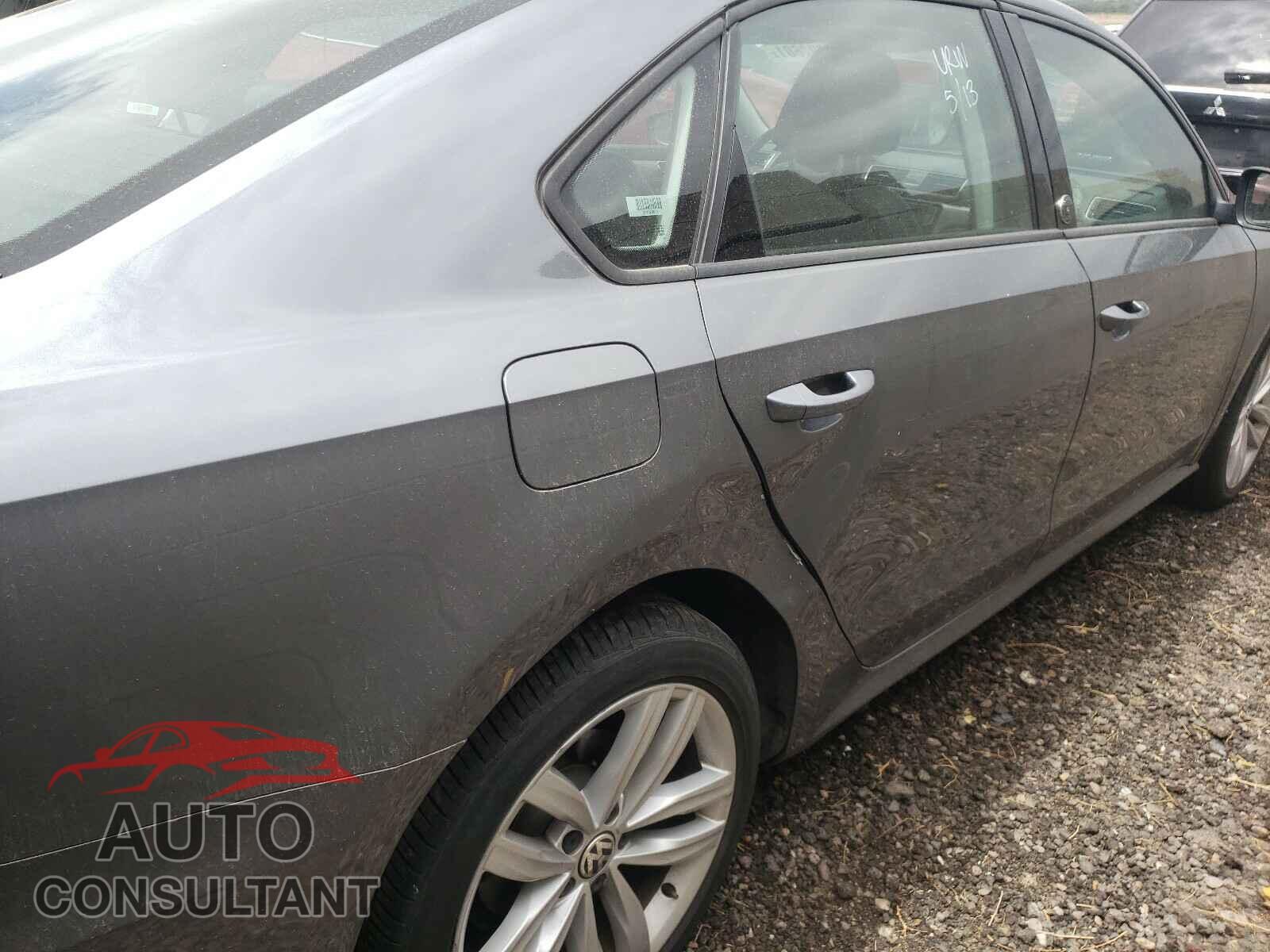 VOLKSWAGEN PASSAT 2019 - 1VWLA7A33KC009608