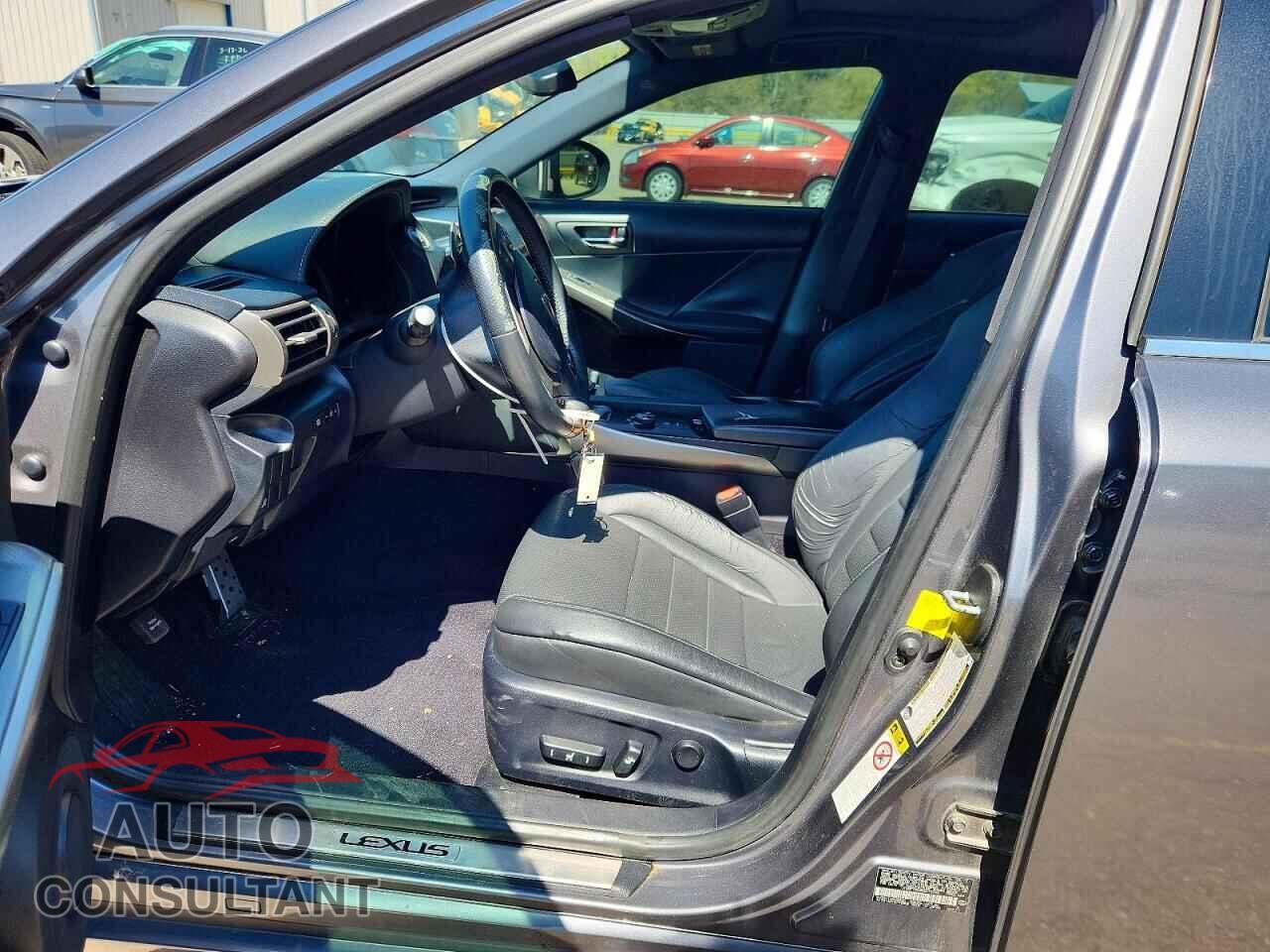 LEXUS IS 2014 - JTHBF1D22E5015746