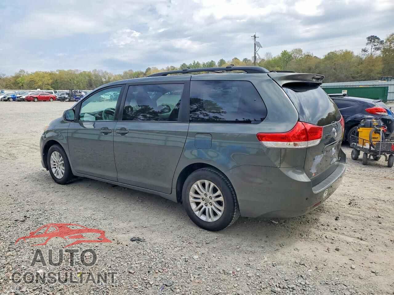 TOYOTA SIENNA 2013 - 5TDYK3DC8DS380632