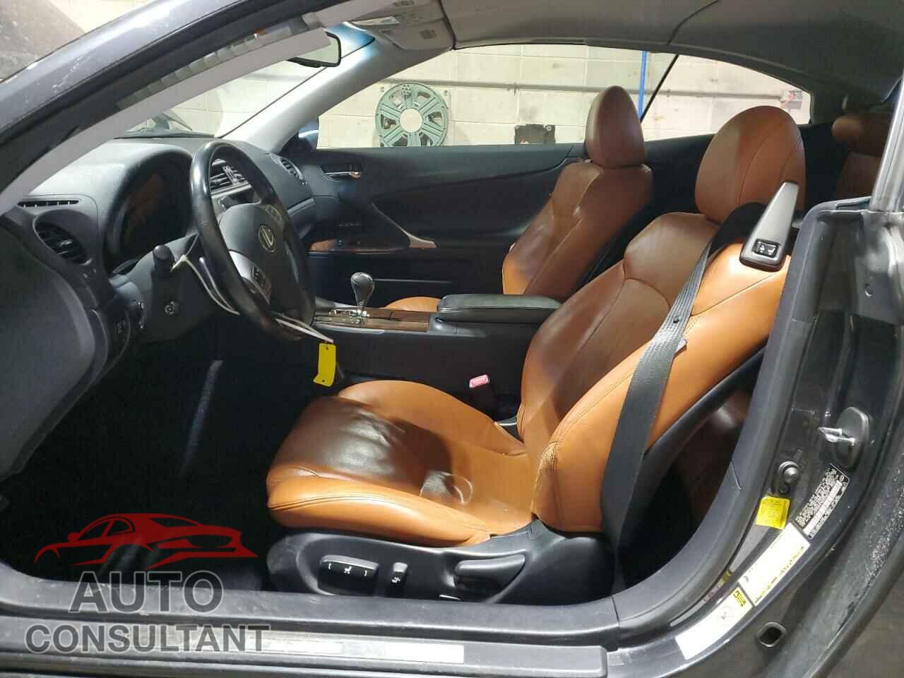 LEXUS IS 2011 - JTHFE2C27B2506614