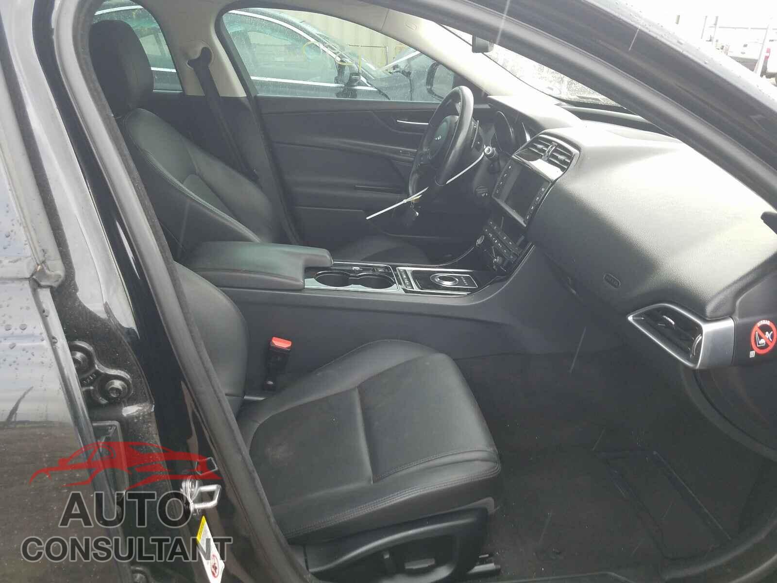 JAGUAR XE 2017 - SAJAR4BG1HA972483