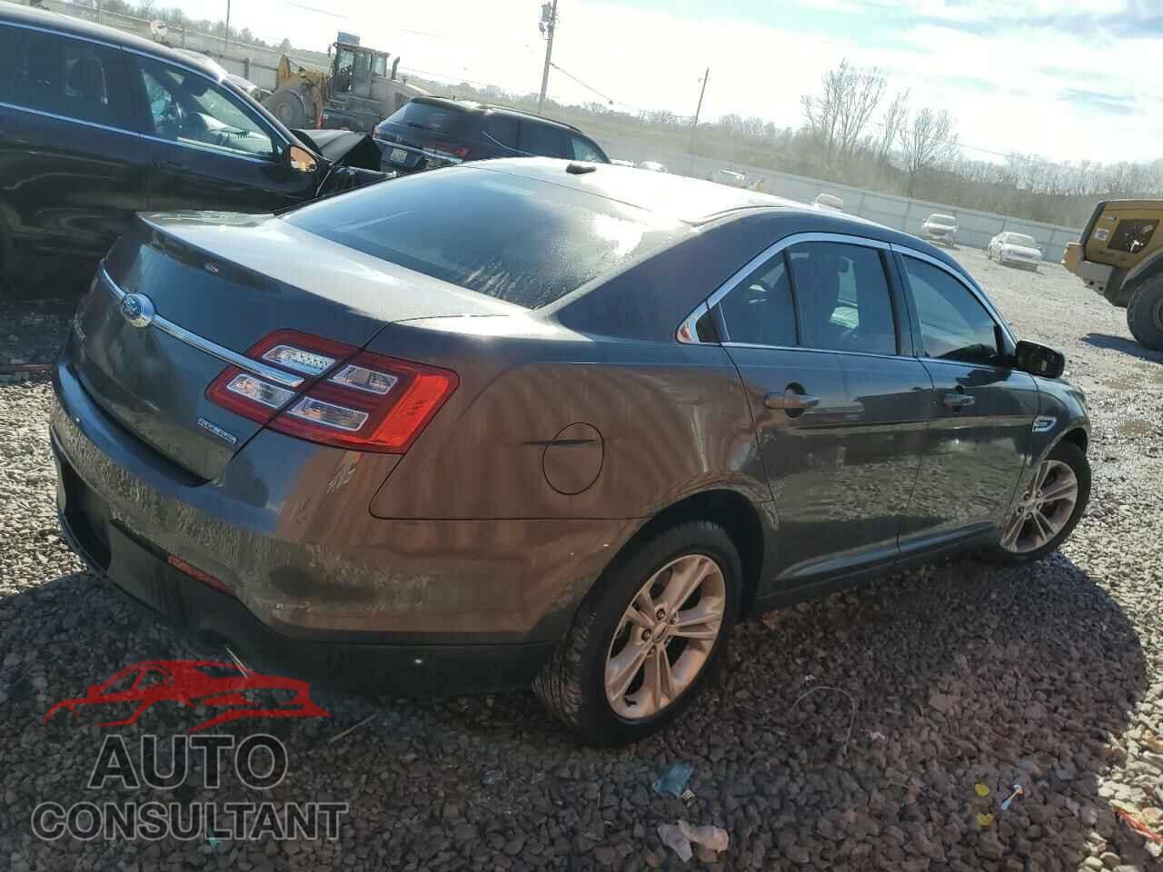FORD TAURUS 2018 - 1FAHP2D89JG133543