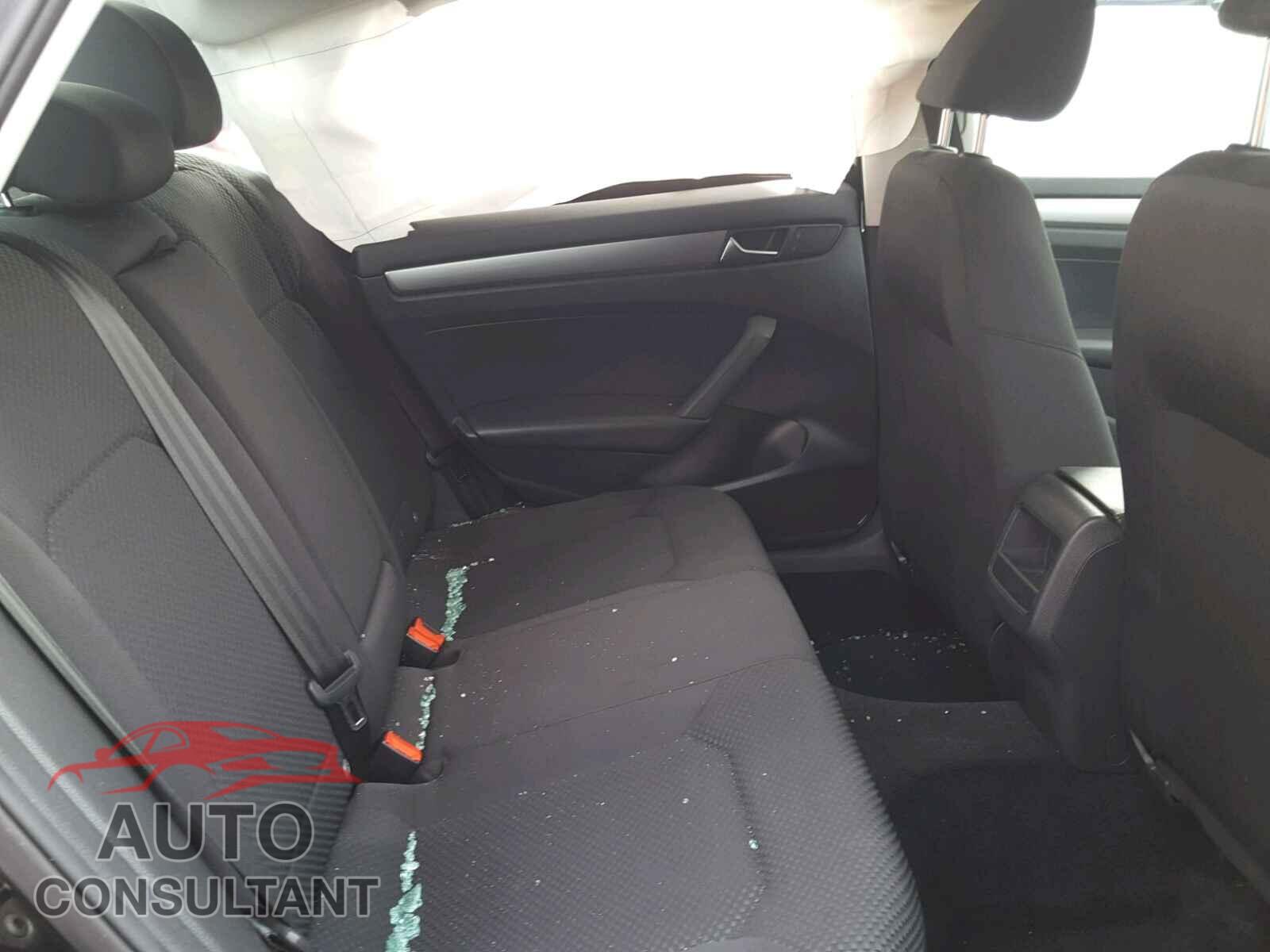 VOLKSWAGEN PASSAT 2015 - 1VWAT7A33FC070948