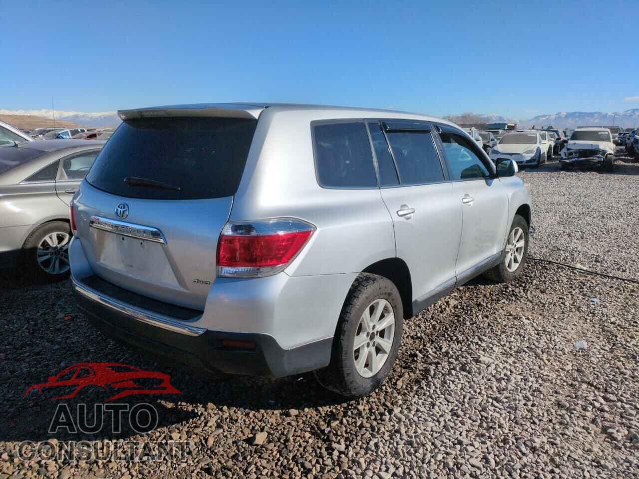 TOYOTA HIGHLANDER 2013 - 5TDBK3EH8DS262435