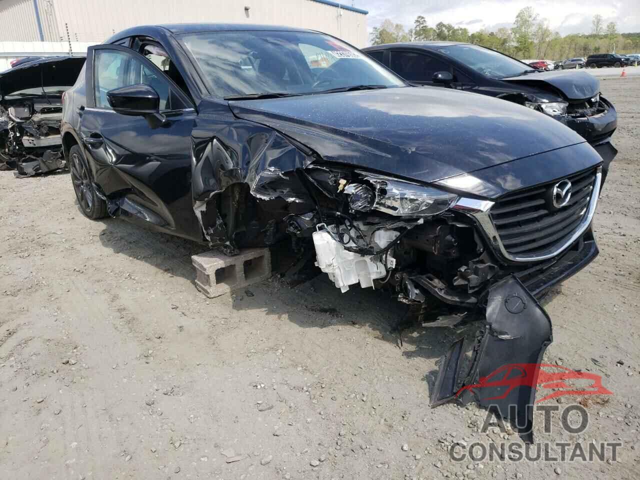 MAZDA 3 2018 - 3MZBN1L38JM222691