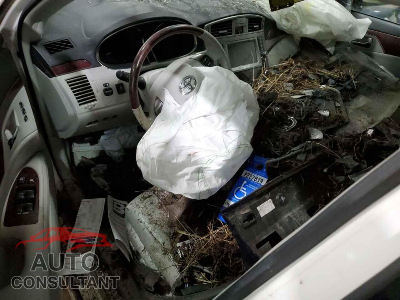 TOYOTA AVALON 2011 - 4T1BK3DB3BU413151