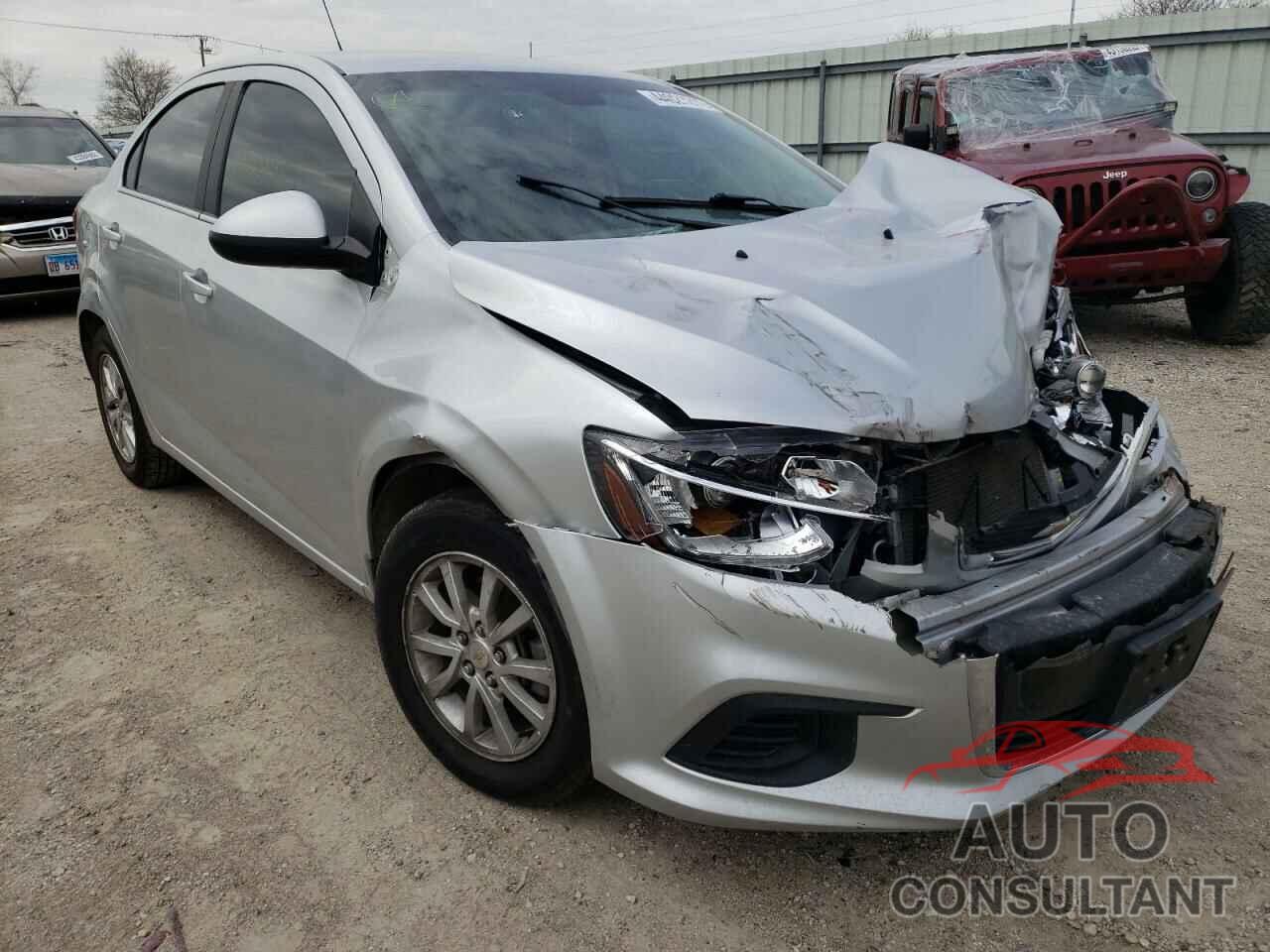 CHEVROLET SONIC 2018 - 1G1JD5SH7J4100396