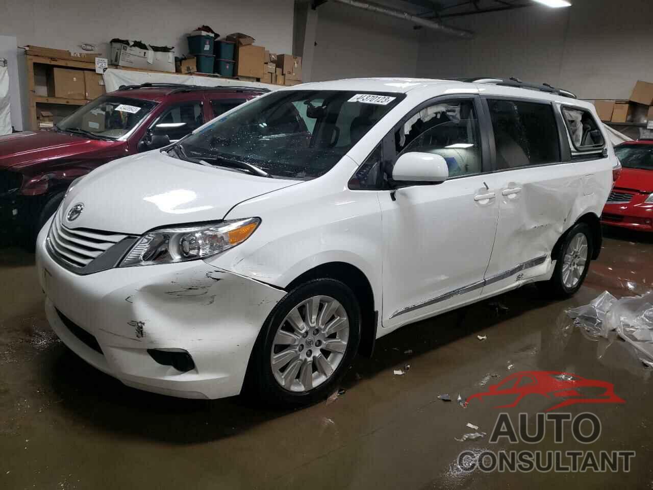 TOYOTA SIENNA 2015 - 5TDJK3DC4FS112116