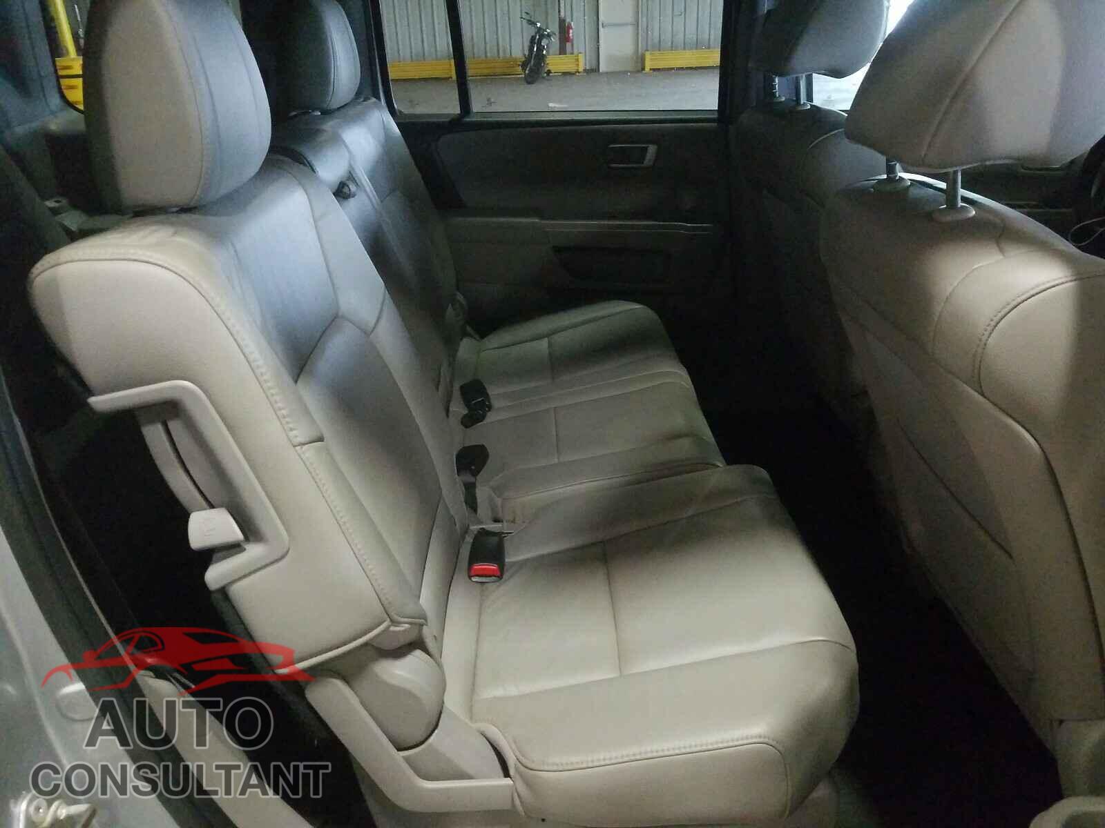 HONDA PILOT 2015 - 5FNYF3H54FB021365