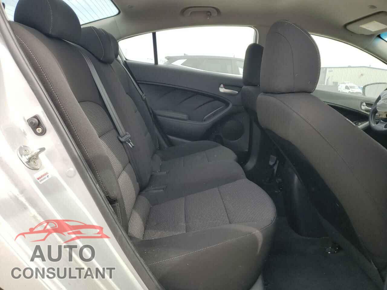 KIA FORTE 2017 - 3KPFK4A74HE108311
