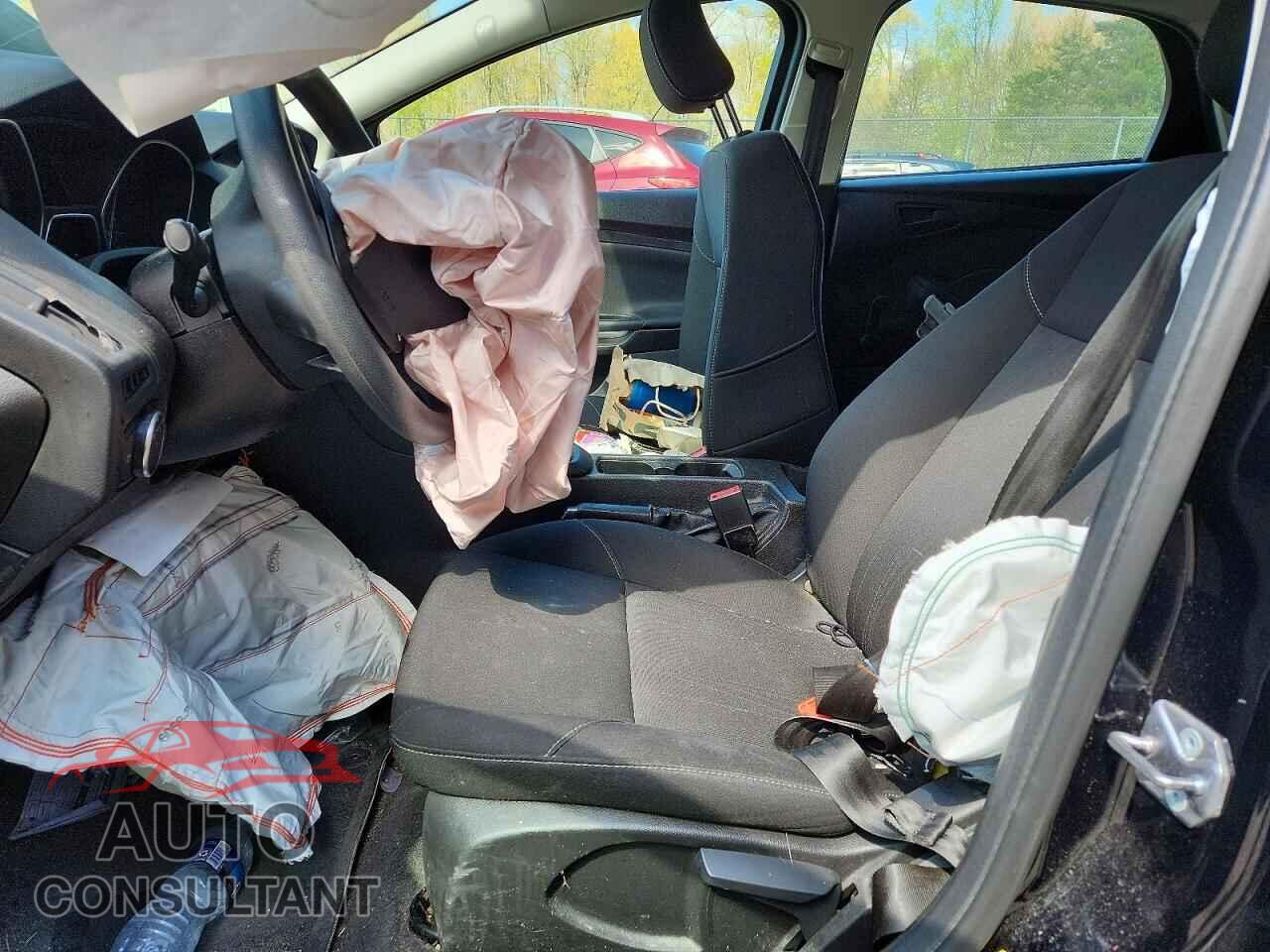 FORD FOCUS 2018 - 1FADP3E27JL214952