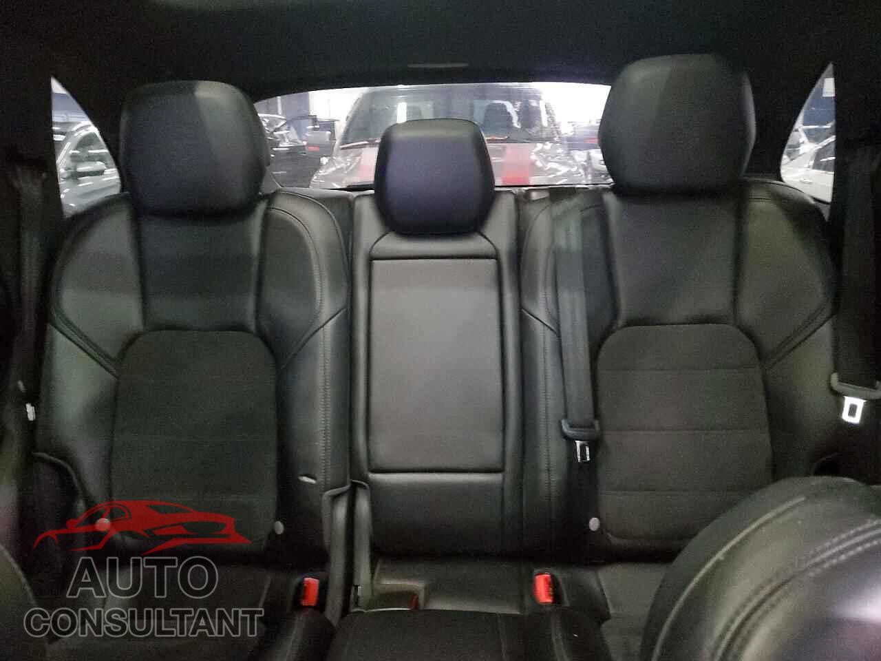 PORSCHE CAYENNE 2017 - WP1AA2A24HKA83444