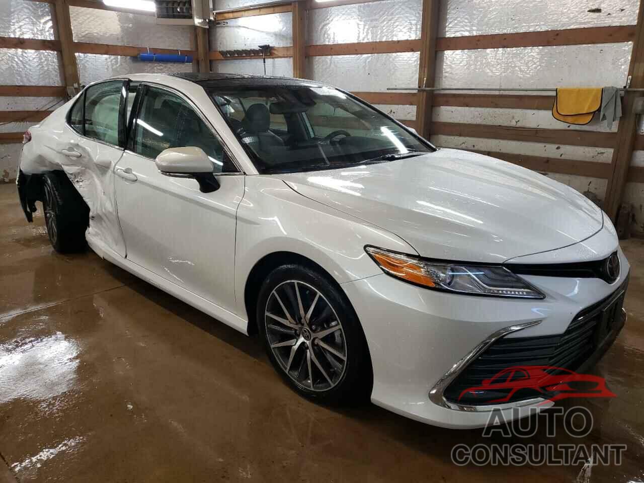 TOYOTA CAMRY 2022 - 4T1F11BK0NU049657