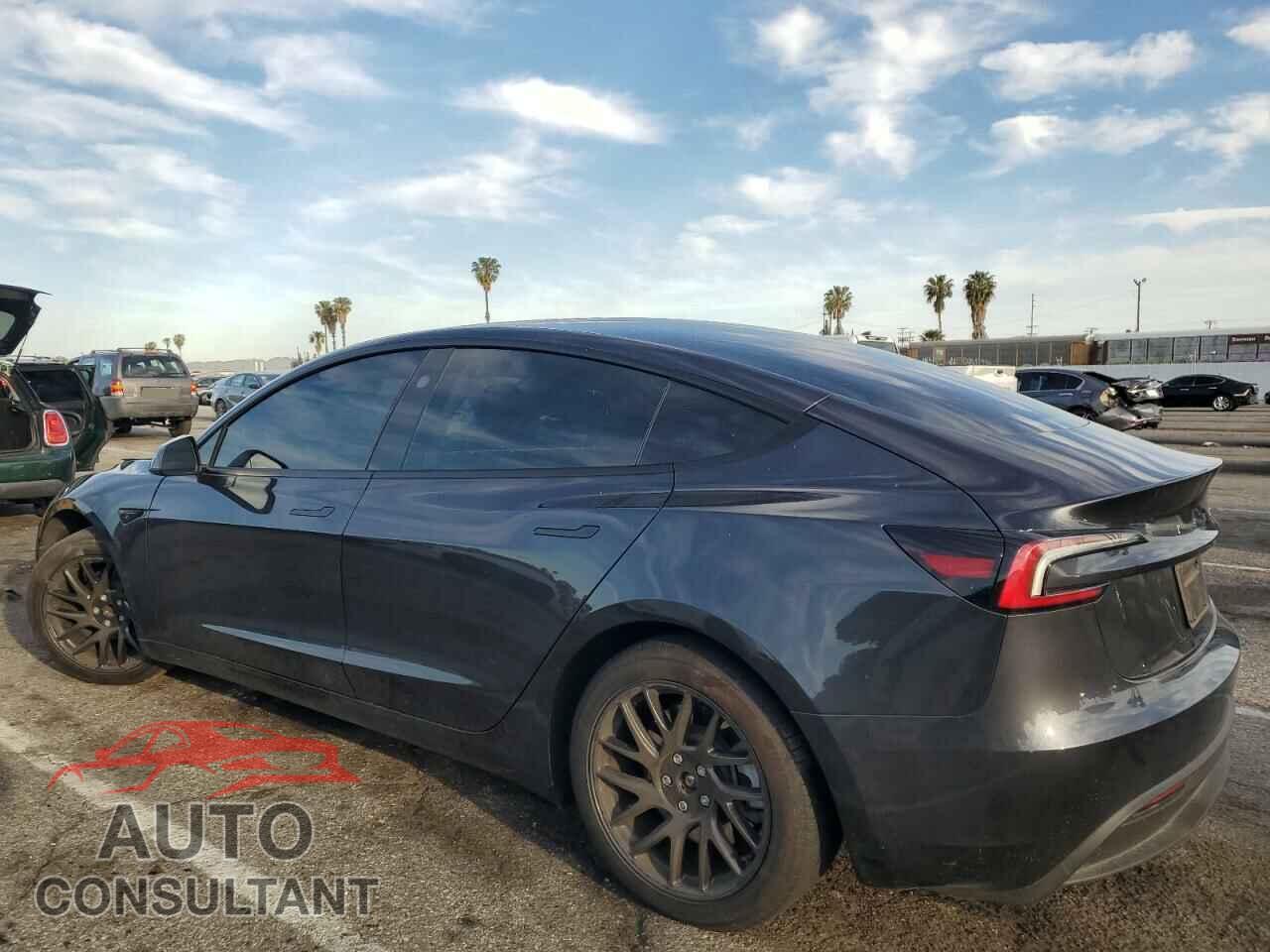 TESLA MODEL 3 2024 - 5YJ3E1EAXRF749828