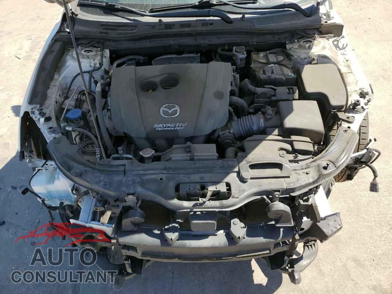 MAZDA 3 2018 - 3MZBN1W3XJM239018