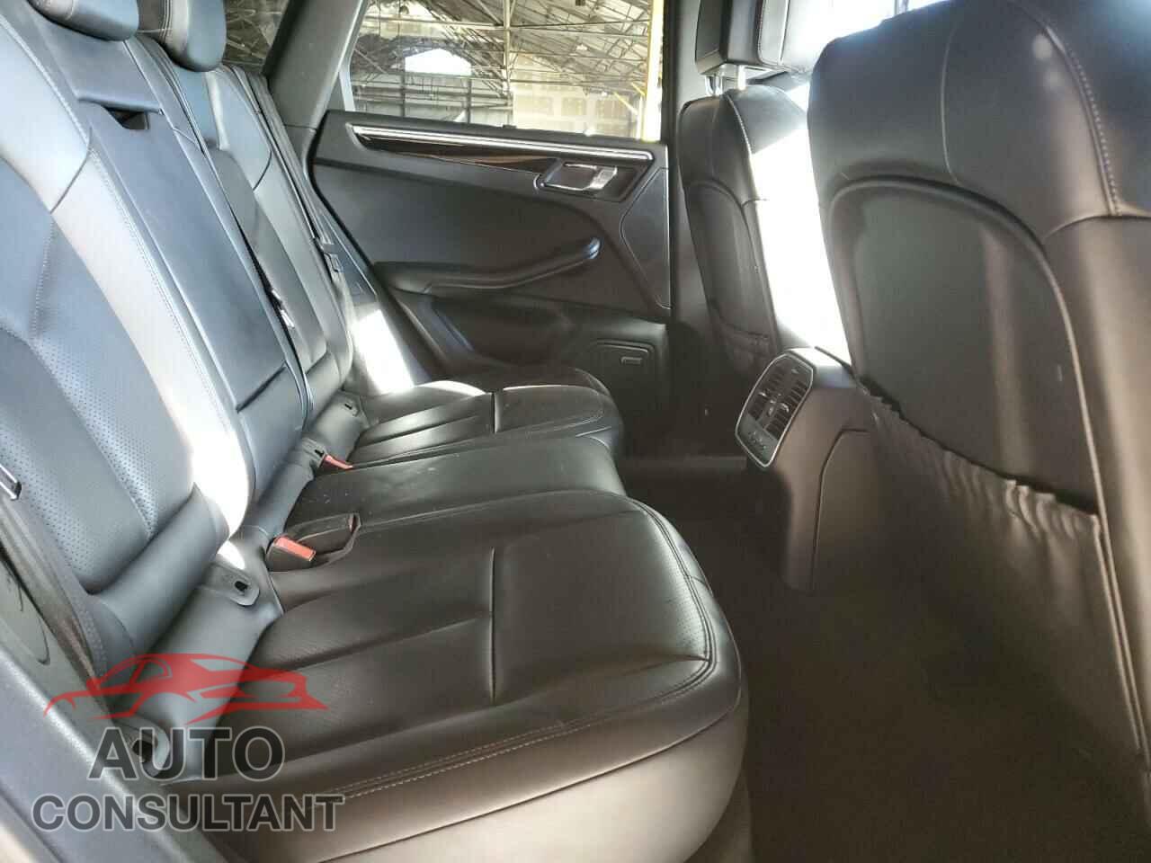 PORSCHE MACAN 2017 - WP1AA2A51HLB06148