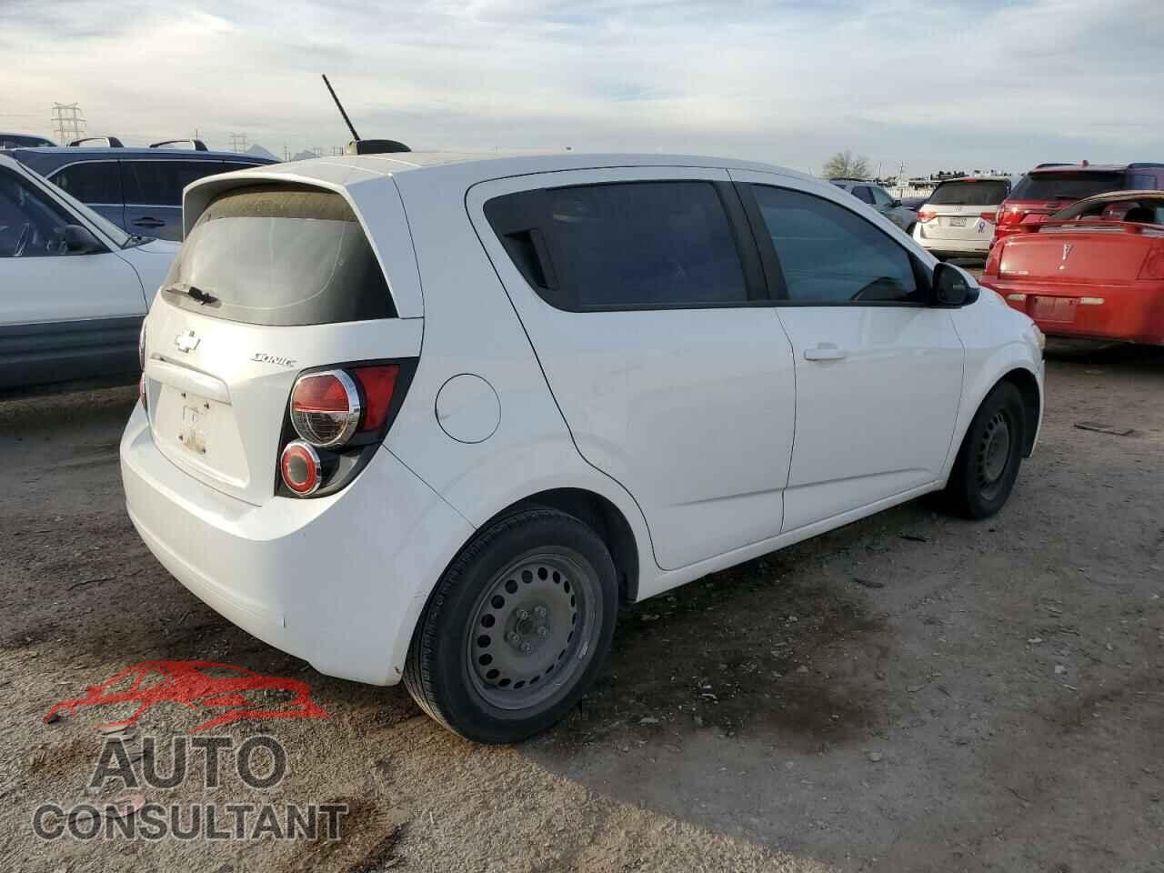 CHEVROLET SONIC 2015 - 1G1JA6SH6F4205744