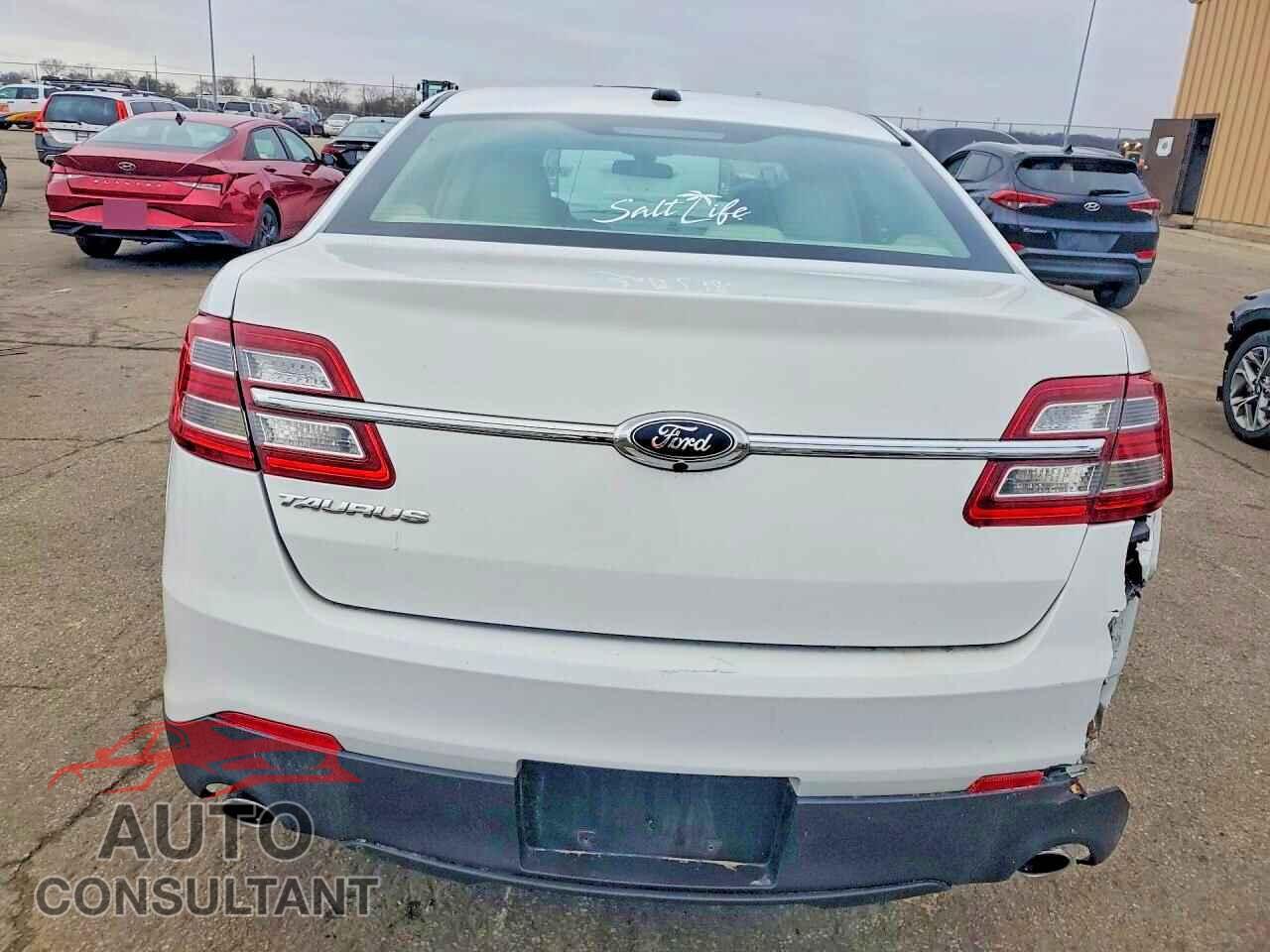 FORD TAURUS 2018 - 1FAHP2D88JG112263
