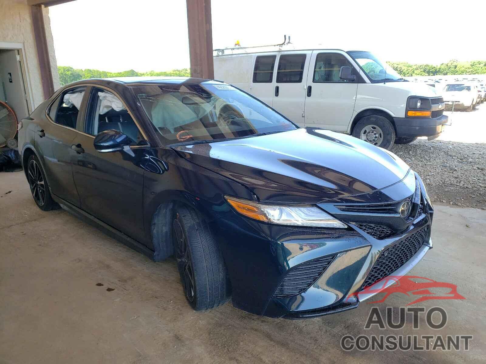 TOYOTA CAMRY 2018 - 4T1B61HK9JU530248