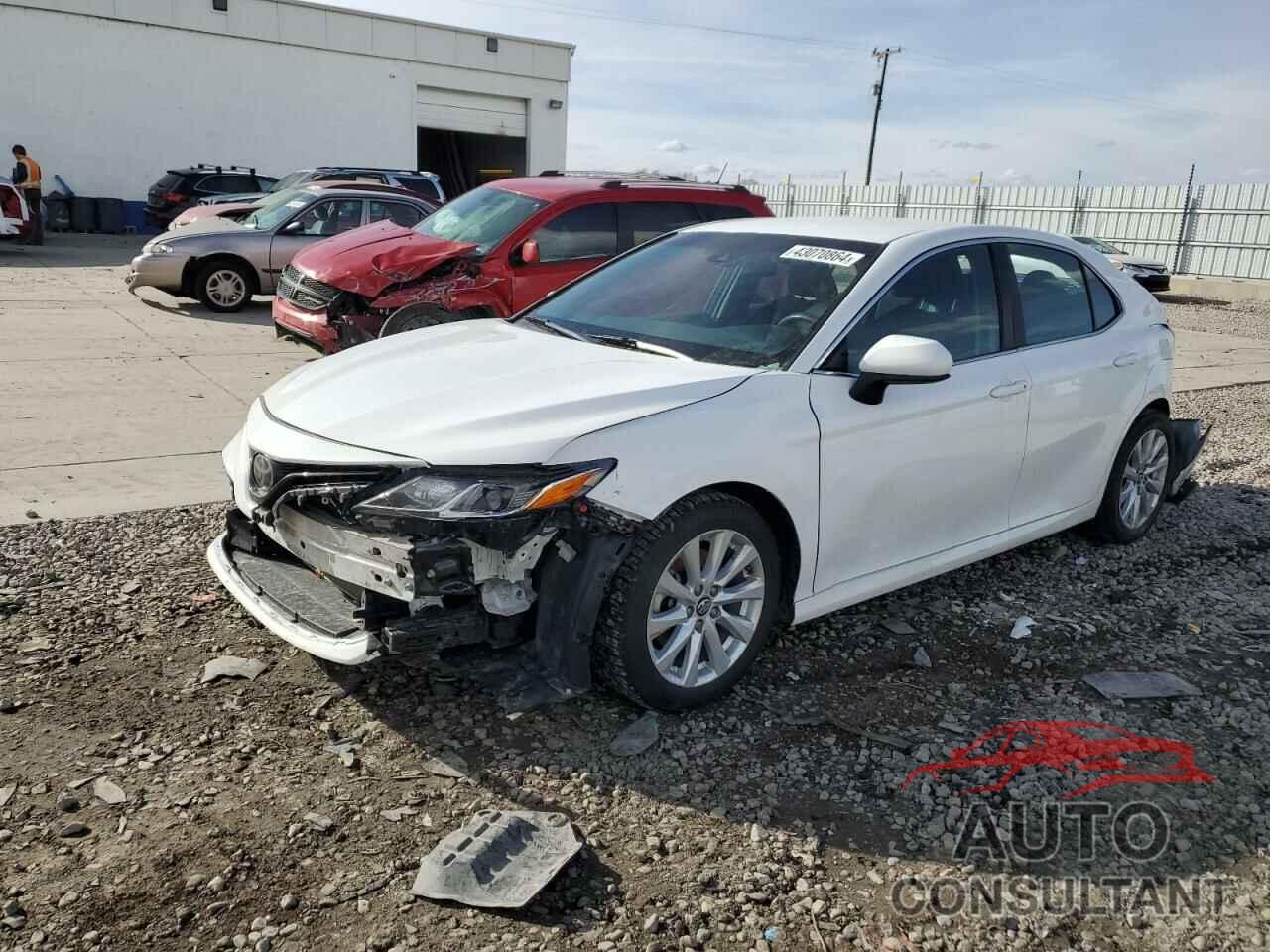 TOYOTA CAMRY 2018 - 4T1B11HK3JU079624