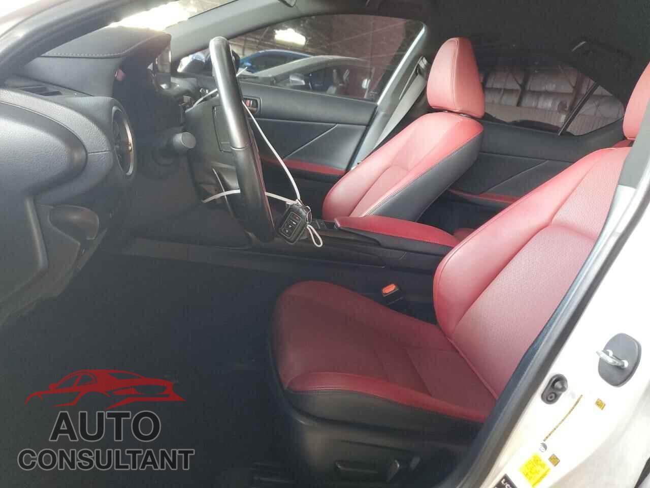 LEXUS IS 2021 - JTHAA1D21M5110159