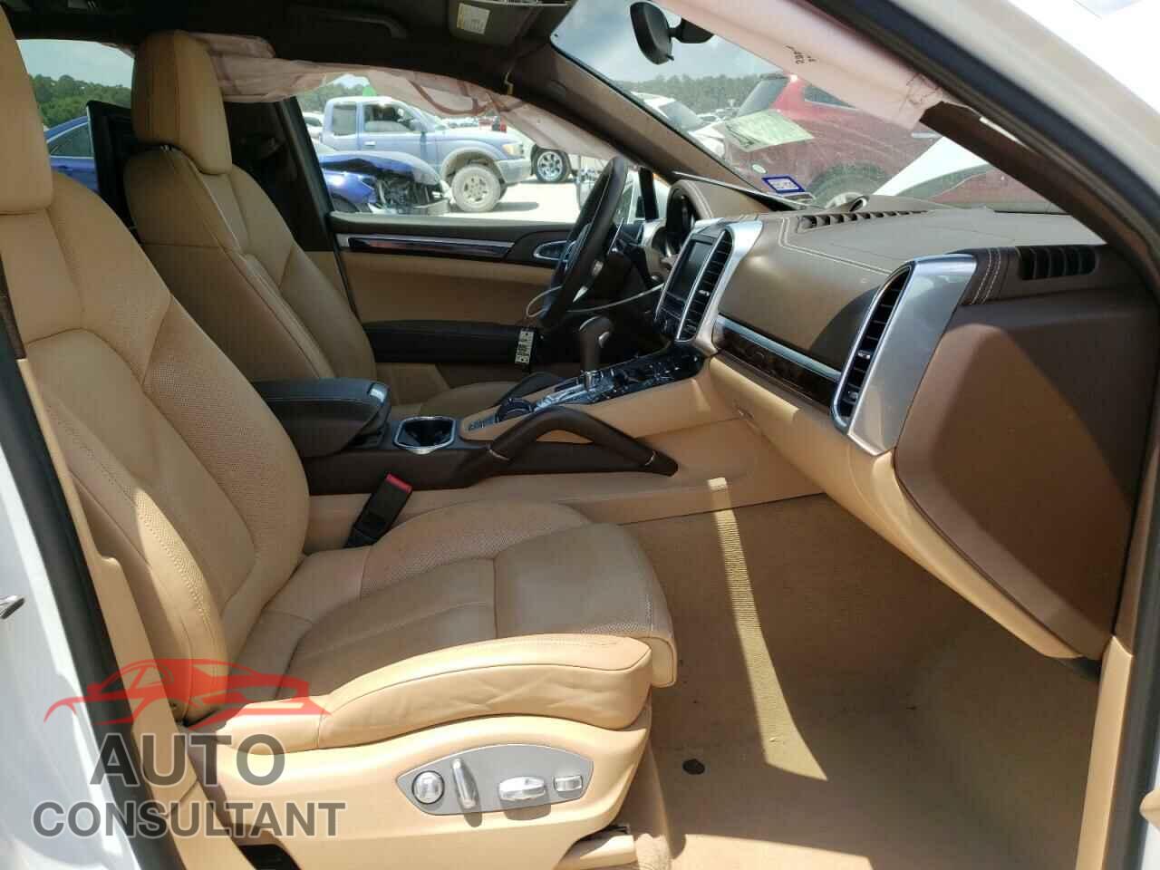 PORSCHE CAYENNE 2016 - WP1AA2A21GKA12622
