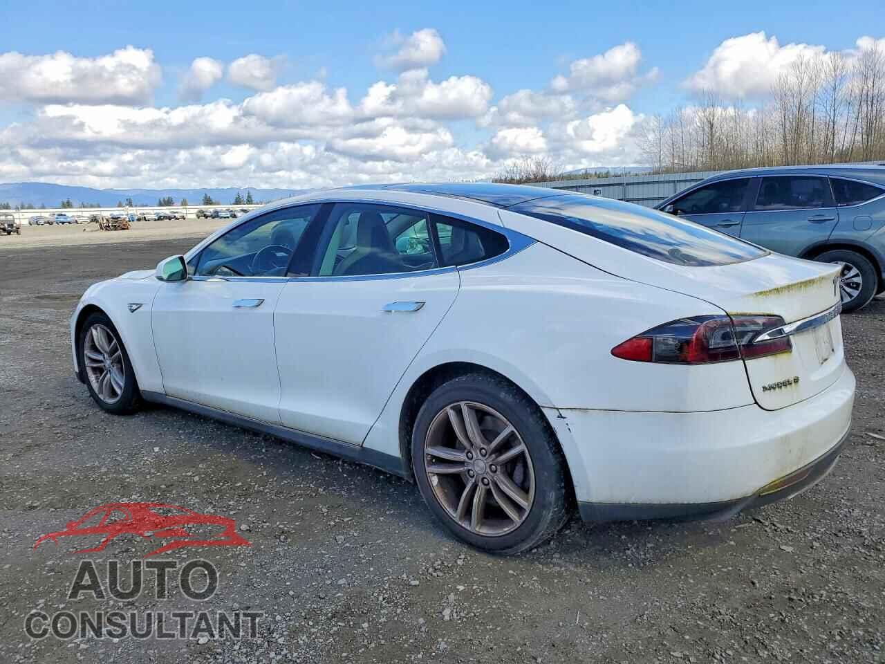 TESLA MODEL S 2013 - 5YJSA1AC8DFP10940