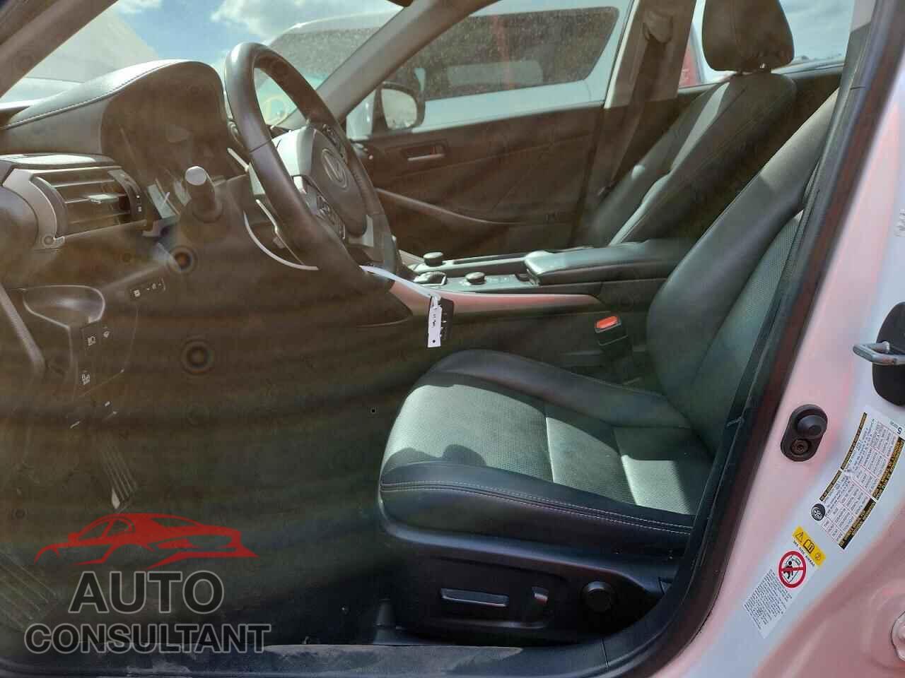 LEXUS IS 2019 - JTHC81D20K5033995