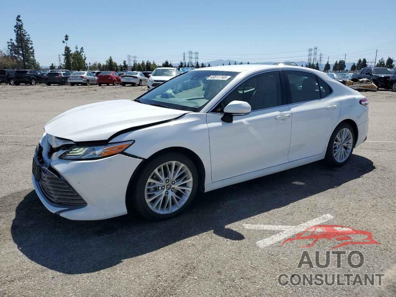 TOYOTA CAMRY 2018 - 4T1B11HK0JU506595