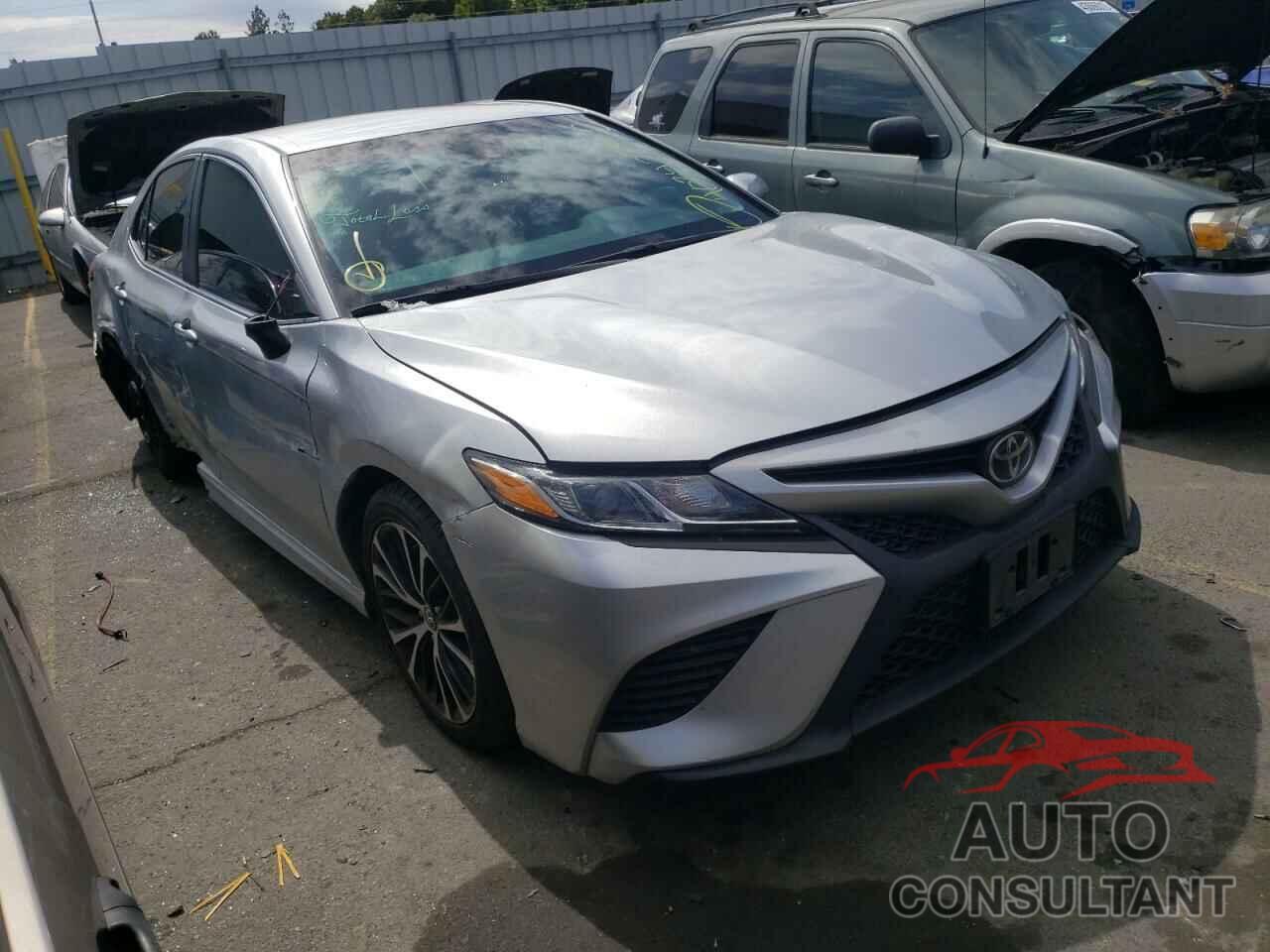 TOYOTA CAMRY 2018 - 4T1B11HK0JU093903