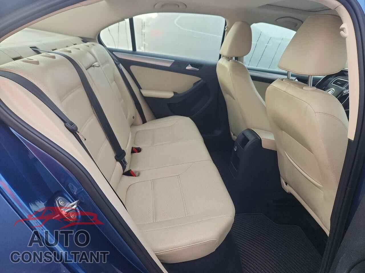 VOLKSWAGEN JETTA 2017 - 3VWDB7AJ9HM317664