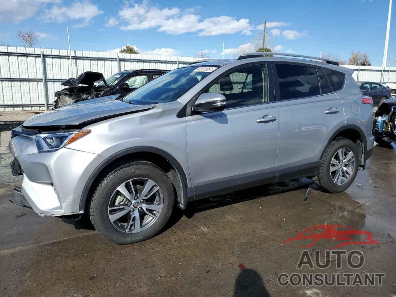 TOYOTA RAV4 2018 - JTMRFREV1JD239193