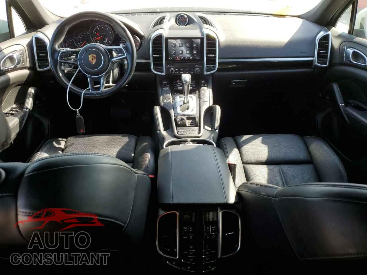 PORSCHE CAYENNE 2017 - WP1AA2A21HKA82798