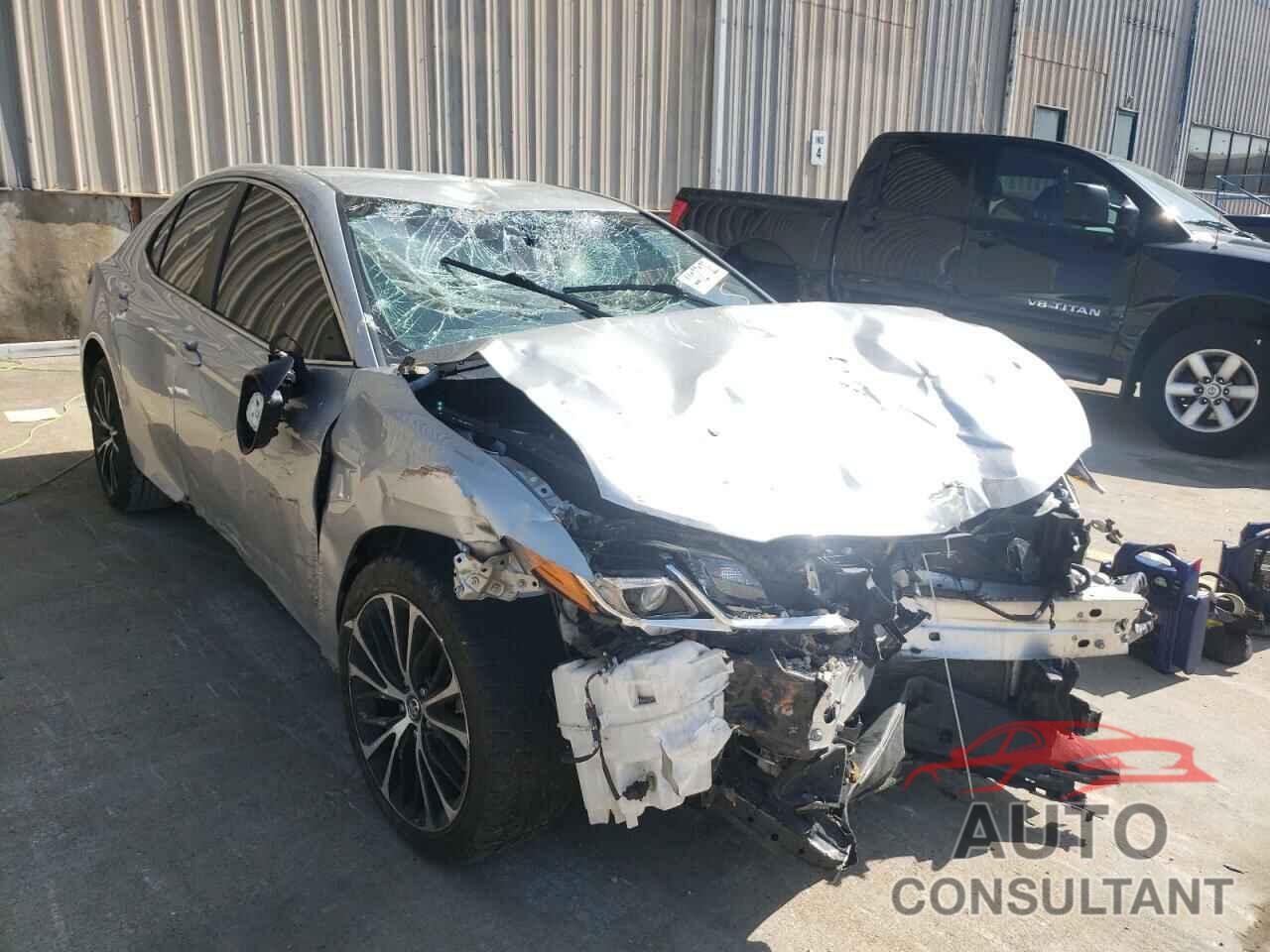 TOYOTA CAMRY 2018 - 4T1B11HK1JU040546