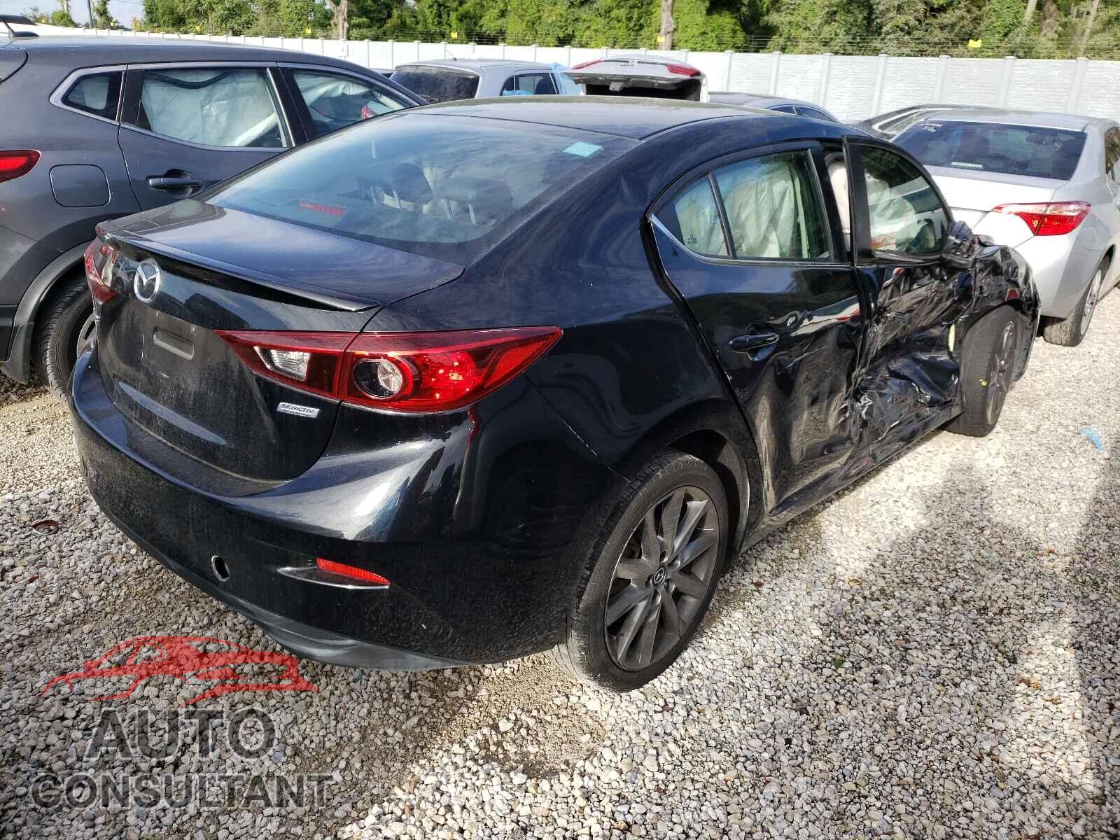 MAZDA 3 2018 - 3MZBN1V37JM208455
