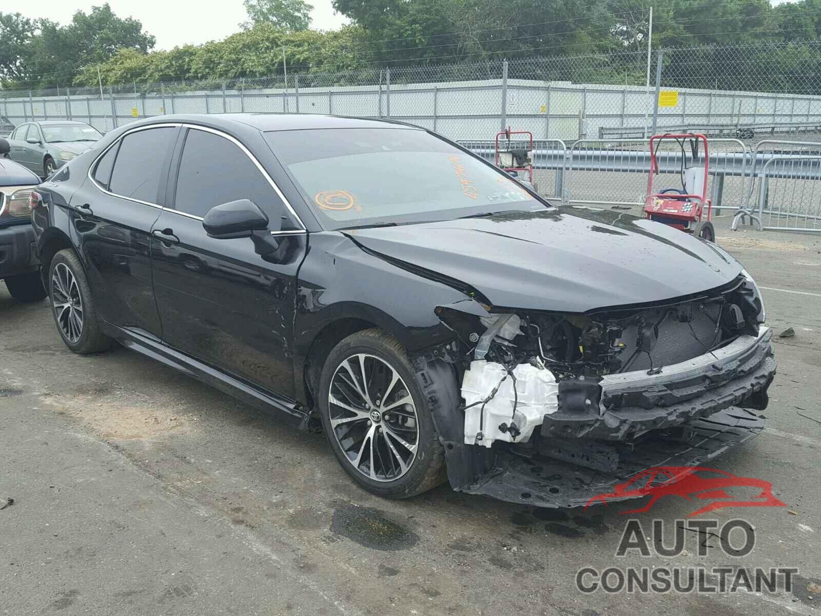 TOYOTA CAMRY 2018 - 4T1B11HK0JU015542