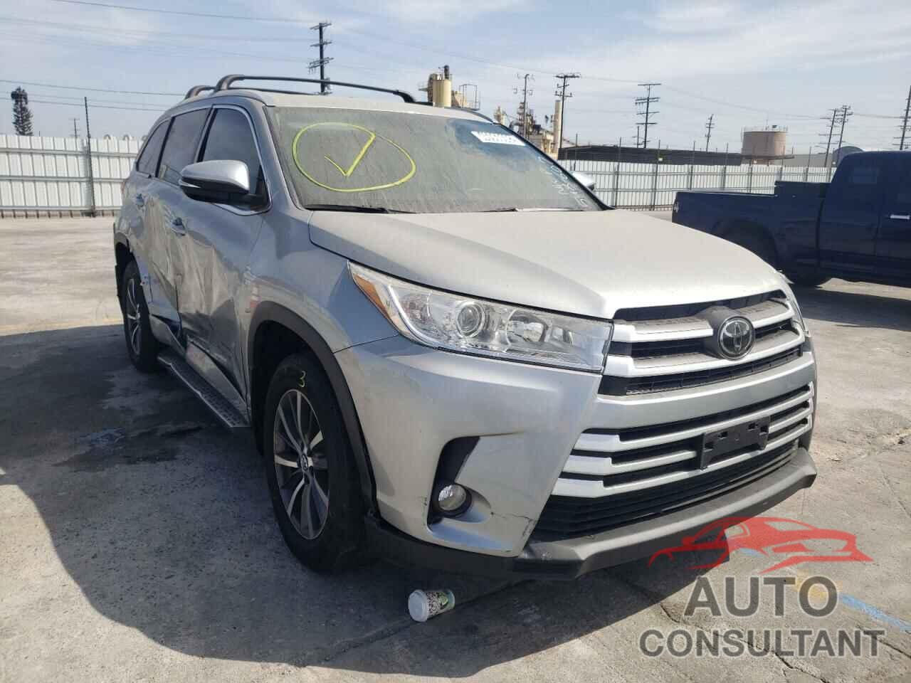TOYOTA HIGHLANDER 2018 - 5TDKZRFH5JS548607