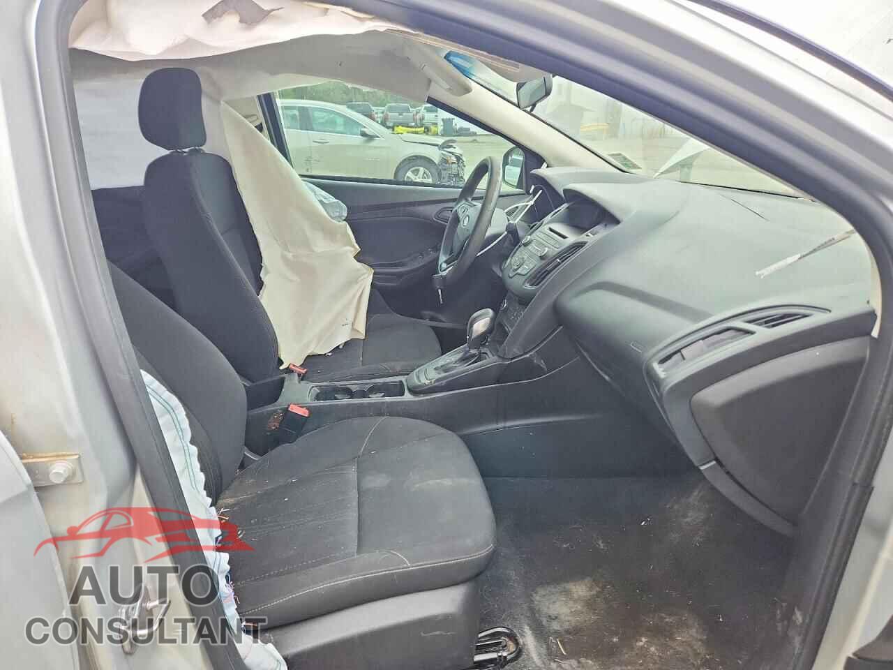 FORD FOCUS 2016 - 1FADP3E29GL301325