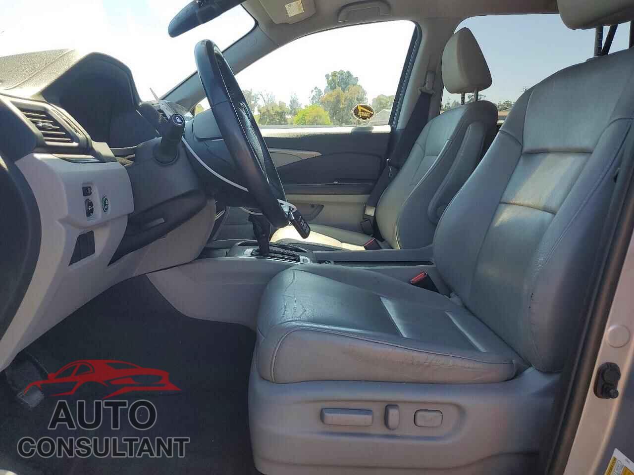 HONDA PILOT 2018 - 5FNYF6H50JB047357