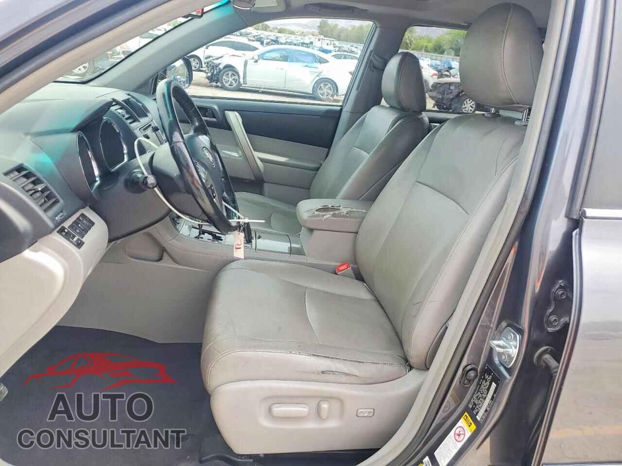 TOYOTA HIGHLANDER 2013 - 5TDBK3EH8DS265612