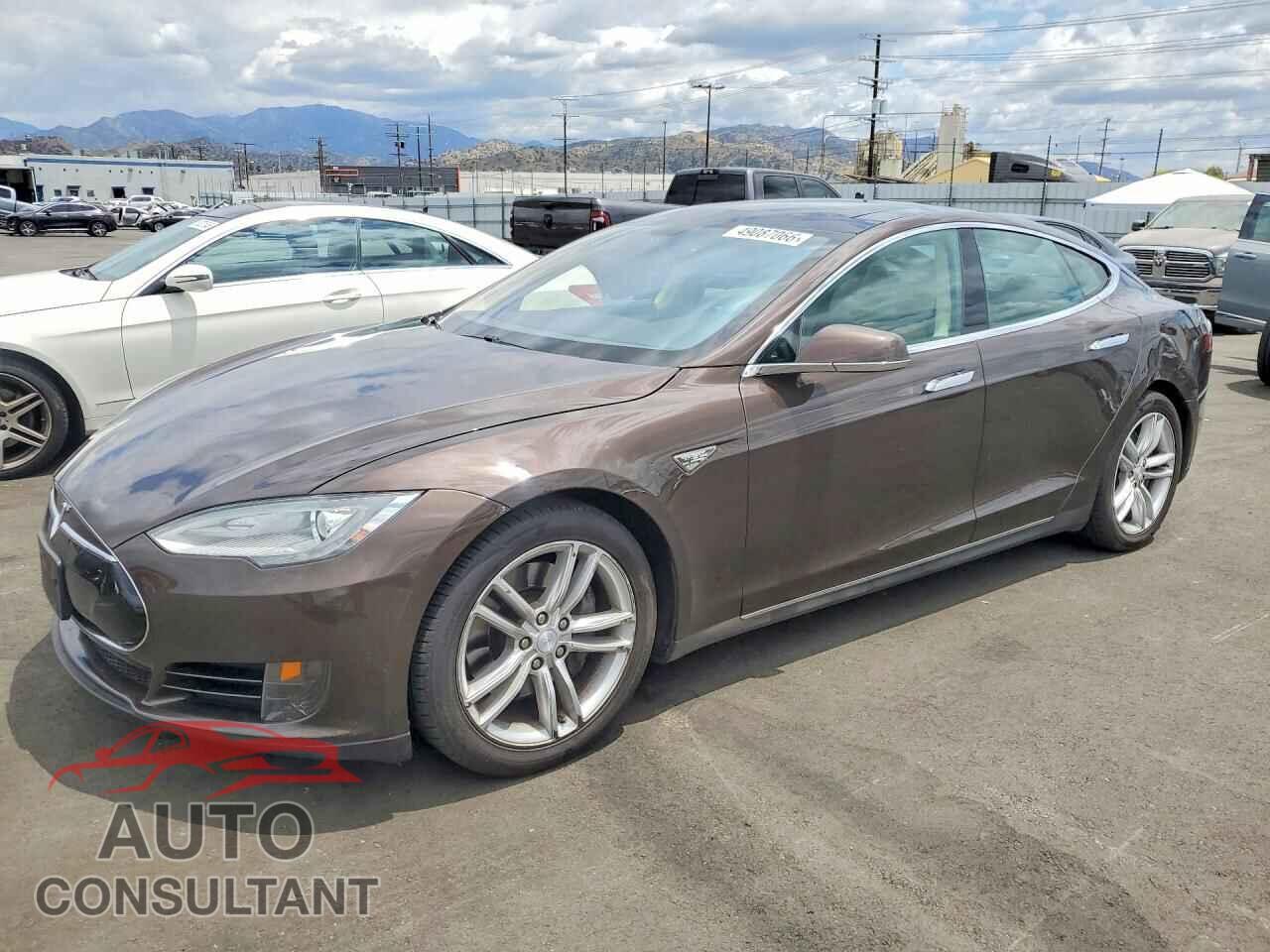 TESLA MODEL S 2013 - 5YJSA1CG2DFP08276