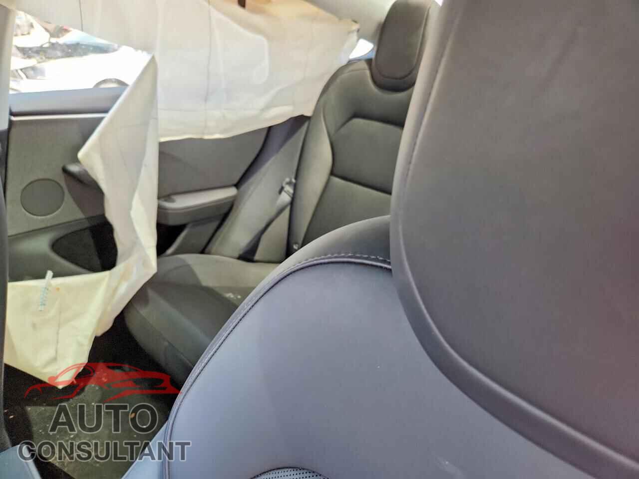 TESLA MODEL 3 2024 - 5YJ3E1EA3RF784713