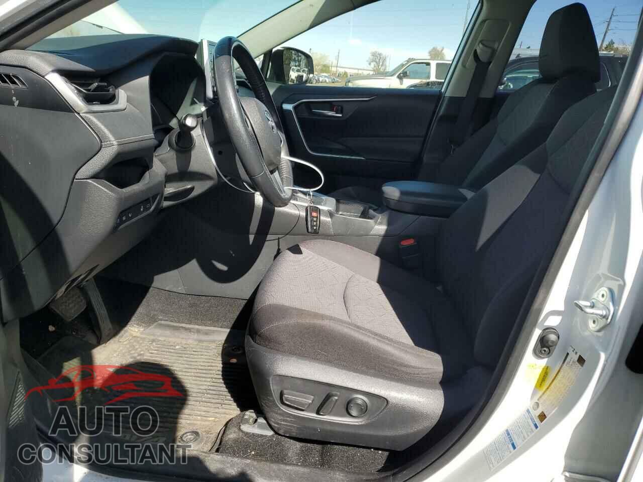 TOYOTA RAV4 2020 - JTMP1RFV6LD048313