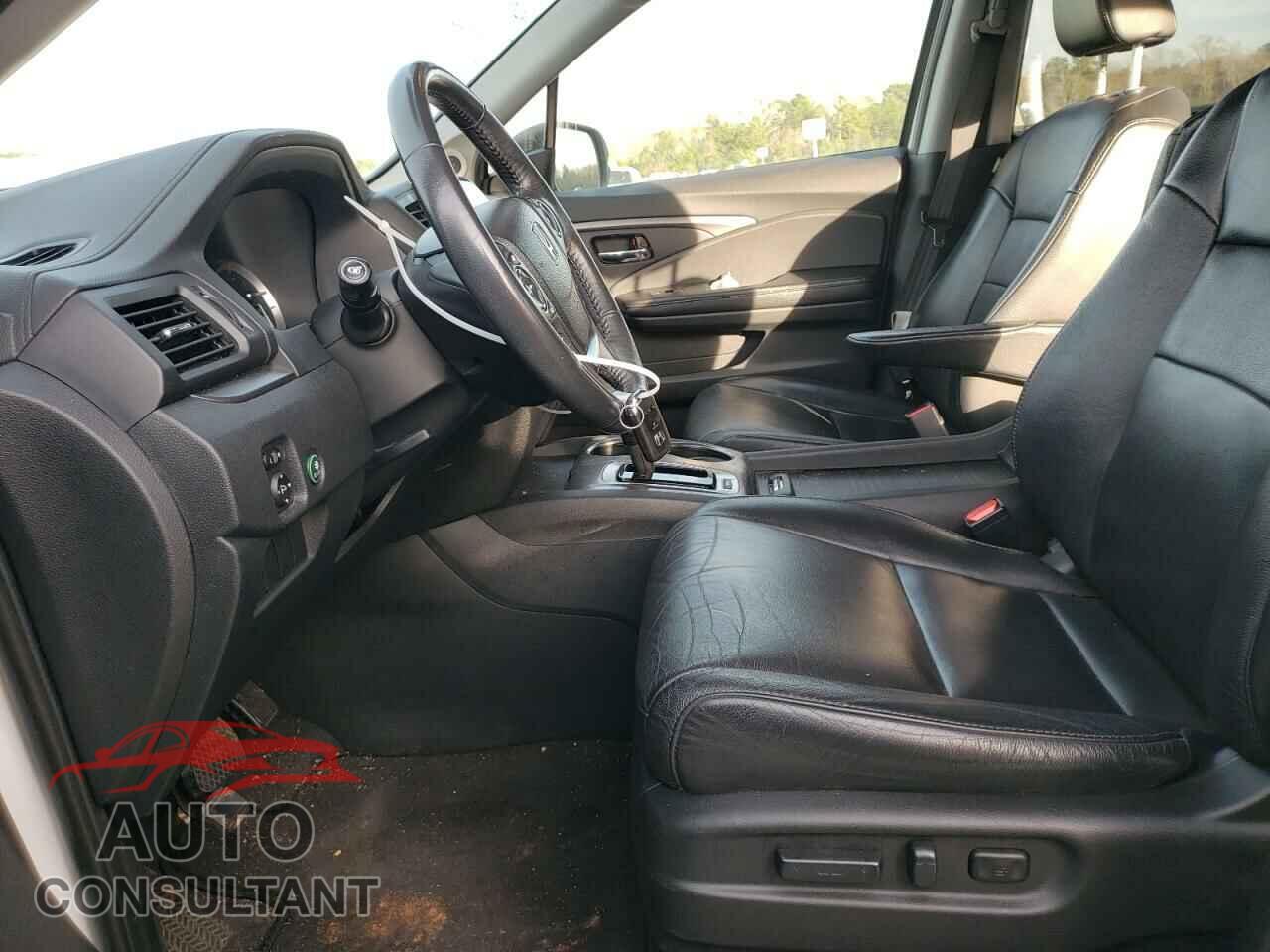 HONDA PILOT 2017 - 5FNYF5H86HB040105