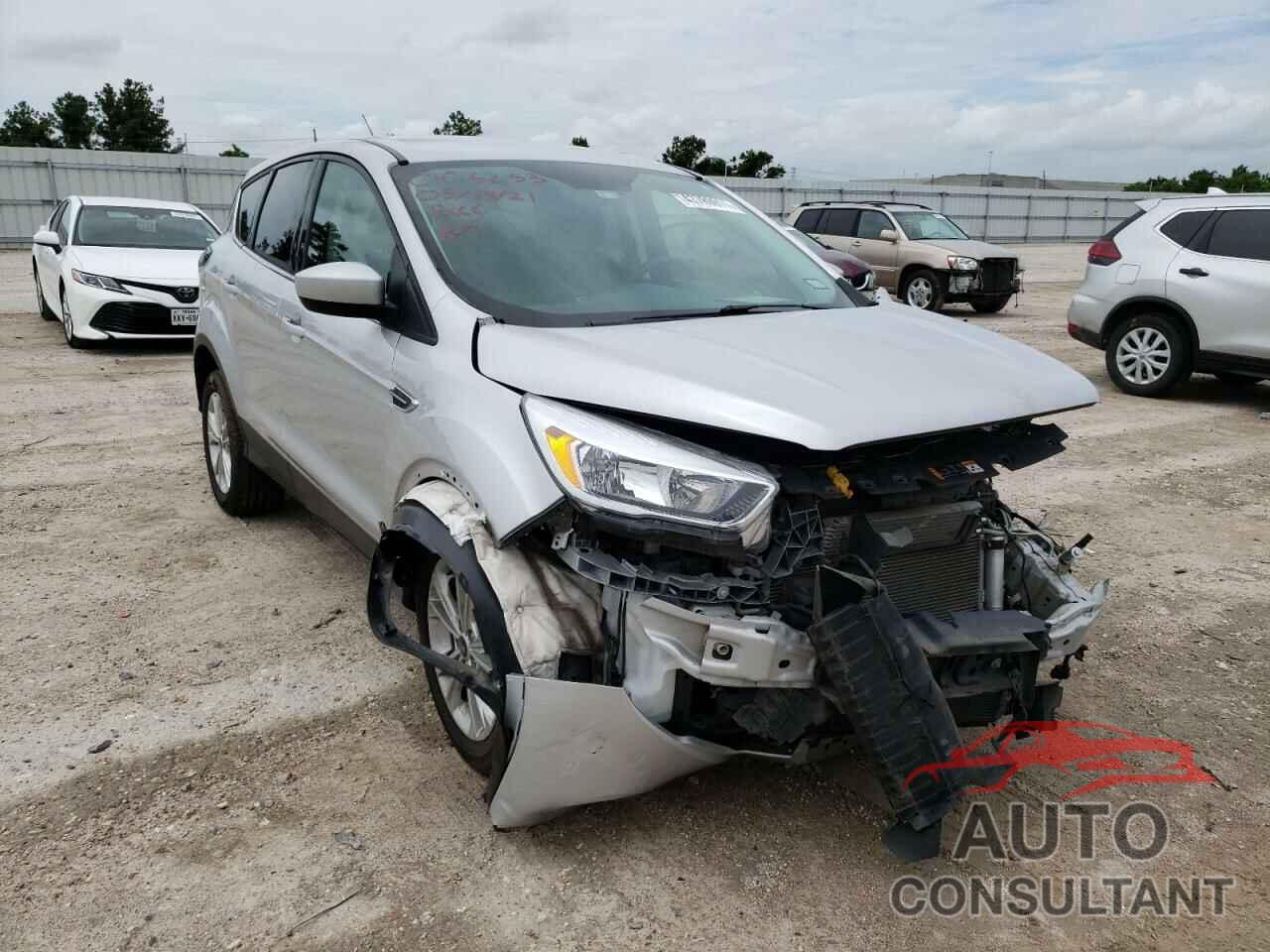 FORD ESCAPE 2017 - 1FMCU0GD8HUE71503